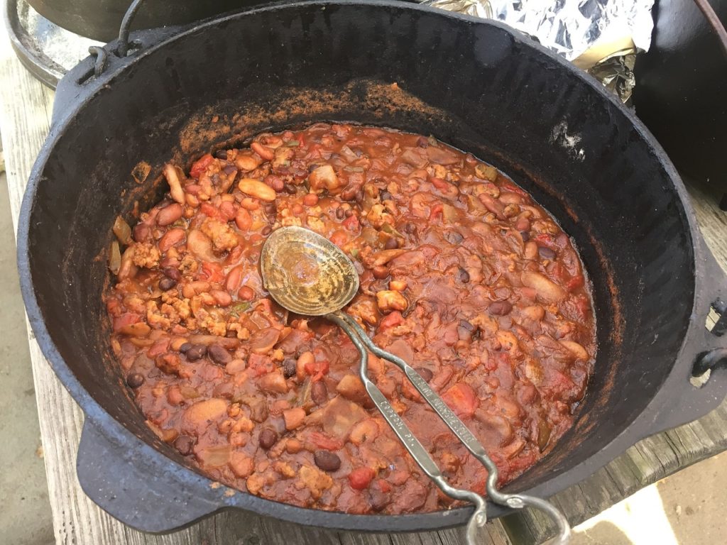 beans, camping, dutch oven-1839094.jpg